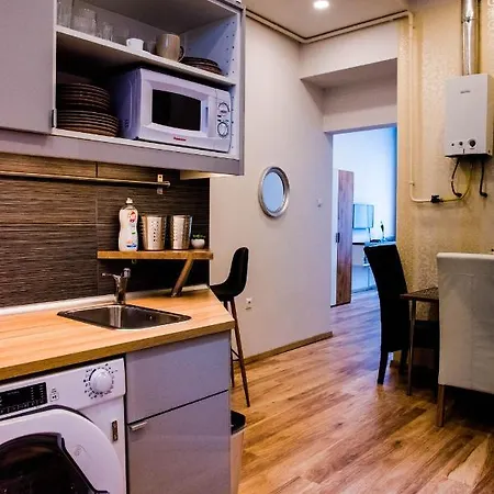 Molnar Cozy Center Retreat For 2 Ac & Perfect Location!