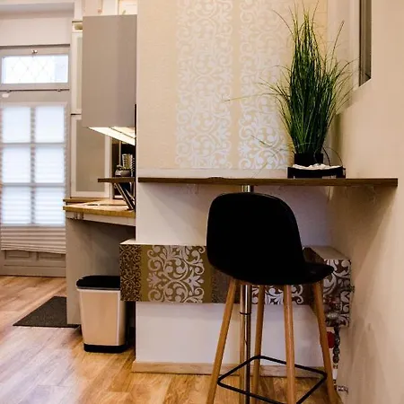 Molnar Cozy Center Retreat For 2 Ac & Perfect Location! Budapest