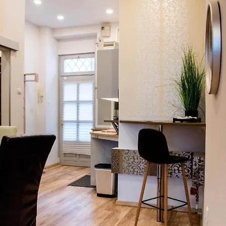 Molnar Cozy Center Retreat For 2 Ac & Perfect Location! Daire Budapeşte